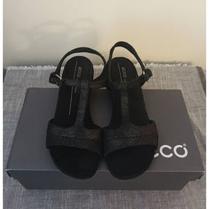 ECCO Womens 6.5 Black Suede Snake T-Strap Wedges Sandals